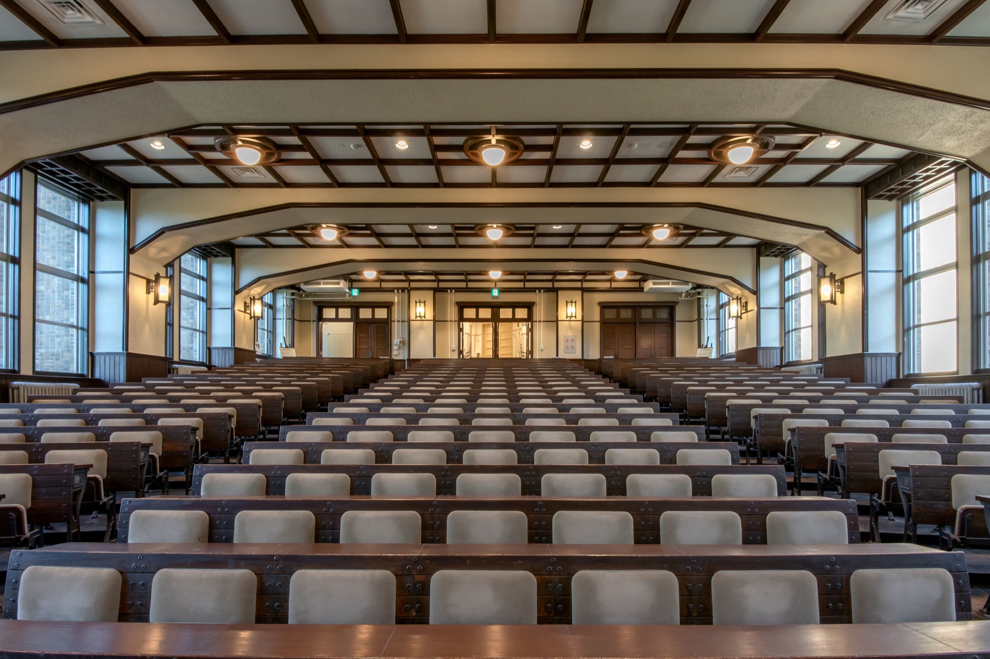 一般的な公共施設のリノベーションには、どのようなメリットがあるのか